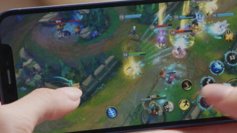 Bá đạo như game thủ Việt, dùng iPhone "hàng cổ" vẫn đòi tải game bom tấn để trải nghiệm