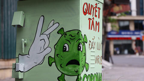 Bốt điện ở Hà Nội "khoác" lên mình hình ảnh phòng chống dịch