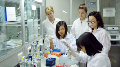 Ứng dụng khoa học công nghệ vào đời sống, xã hội và chăm sóc sức khỏe cộng đồng