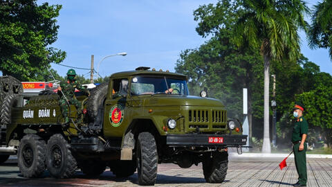 Thủ tướng: "Phong tỏa chặt thì phải lo chuyện ăn mặc, y tế cho dân"