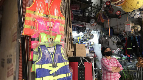 Hà Nội xử lý nghiêm thương lái găm hàng, đẩy giá áo phao