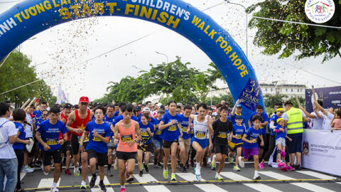 Hơn 1.500 vận động viên chạy bộ vì trẻ em có hoàn cảnh khó khăn
