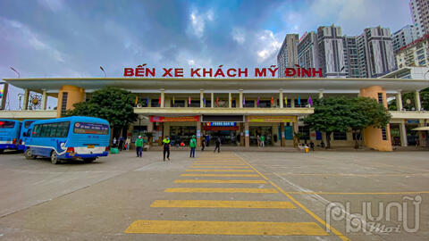26 Tết, bến xe Hà Nội vẫn vắng vẻ, nhà xe kiên nhẫn chờ khách về quê