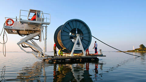 Giữa tâm dịch COVID-19, cáp quang biển AAG gặp sự cố