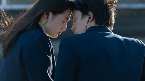  Tốt nghiệp rồi mới phát hiện trong túi áo đồng phục cấp 3 có giấu một mảnh giấy chứa "bí mật nhỏ", nữ sinh hối hận không thôi