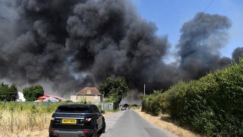 Nước Anh 'tan chảy' khi nhiệt độ chạm ngưỡng 40 độ C