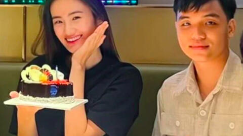 Gái xinh "sớm nở tối tàn" xuất hiện trở lại sau drama "lộng ngôn", bạn trai quốc dân có pha ghi điểm "đỉnh cao"