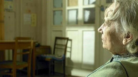 Bà cụ 94 tuổi lừa cảnh sát đến nhà vì quá cô đơn