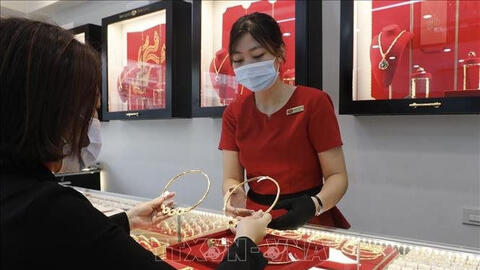 Giá vàng sáng 9/2 tăng 200.000 đồng/lượng