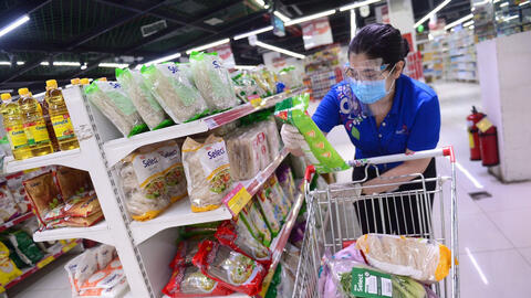 Giá bột mì, bột gạo tăng phi mã, người mua vẫn không thể có hàng