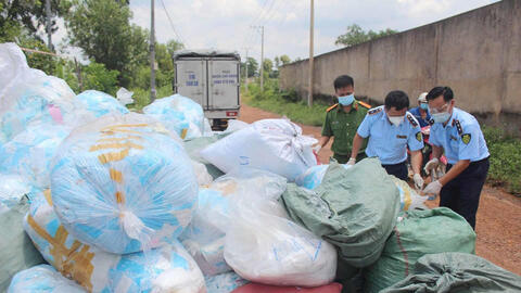 Phát hiện một cơ sở ở Đồng Nai tái chế hơn 1 tấn khẩu trang y tế