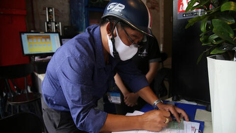 TPHCM: 4.064 người không đeo khẩu trang bị phạt