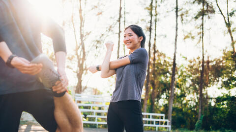 6 cách để tăng cường hệ miễn dịch khi cơ thể ngày càng già đi