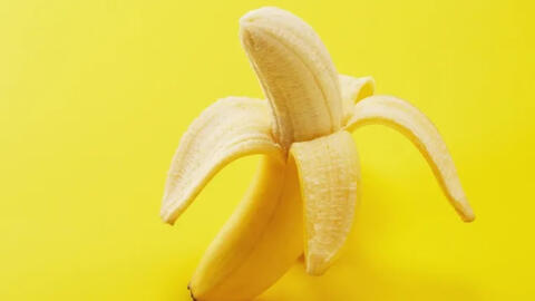 Nhiều người không rửa chuối trước khi ăn: Chuyên gia cảnh báo đây là 1 sai lầm