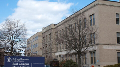 Mỹ bắt nghiên cứu sinhTrung Quốc giấu 21 mẫu nghiên cứu trong vớ