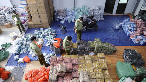 Phá 'liên minh' 8 kho, điểm kinh doanh hàng không rõ nguồn gốc, thu hơn 40 tấn hàng