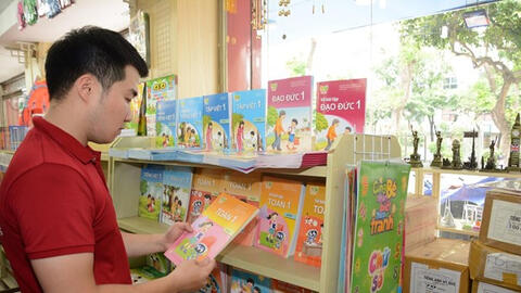 Lựa chọn sách giáo khoa thiếu minh bạch là vấn đề đáng lo ngại