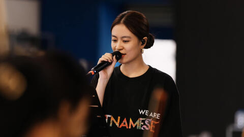 Hoàng Thùy Linh đăng clip hát live cùng dàn nhạc giao hưởng tập dượt cho concert, có đủ để đáp trả tranh cãi không?