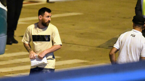 Messi lặng lẽ cùng gia đình trở về quê nhà, hóa ra để chuẩn bị đi ăn cưới một nhân vật đặc biệt