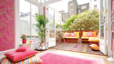 Khoảng hiên nhỏ sau nhà