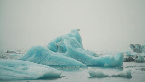Chuyện kỳ lạ ở vùng đất nước biển đang ngày một hạ xuống