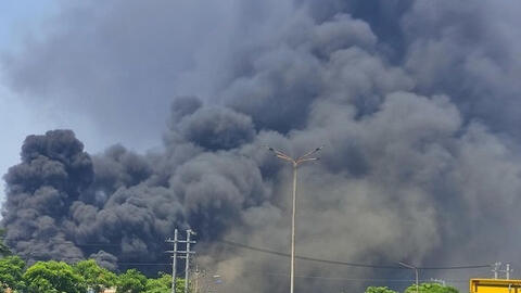 Đang sửa chữa, Công ty Tôn Hoa Sen ở Bình Dương bốc cháy dữ dội