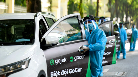 Gojek, Grab cùng ra mắt dịch vụ gọi ô tô miễn phí cho nhân viên y tế và người khỏi bệnh COVID-19