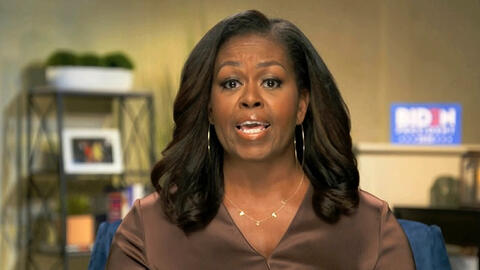 Chiếc vòng cổ 'VOTE" của bà Michelle Obama bất ngờ trở thành 'phụ kiện phải có của năm 2020'