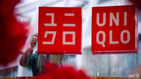 Uniqlo bảo vệ quyết định ở lại Nga