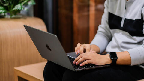 Trộm cắp tại văn phòng Apple Singapore, một sinh viên Việt phải lãnh án tù