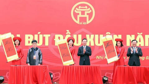 Chủ tịch nước khai bút đầu xuân tại Khu Lưu niệm Nguyễn Trãi