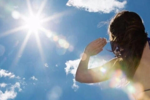 Nắng nóng kéo dài, cần lưu ý điều gì nhằm bảo vệ sức khỏe?