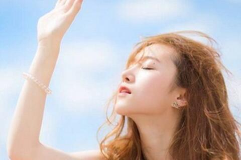 Đeo khẩu trang cả ngày, càng phải chú ý làm đẹp da