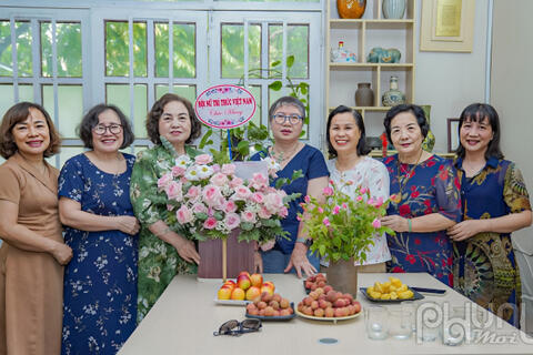 Hội Nữ trí thức Việt Nam tới thăm Tạp chí Phụ nữ Mới và chúc mừng ngày 21/6