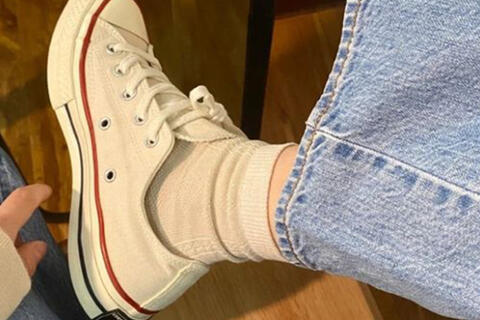 Chỉ nhìn vào giày dép, dáng đi cũng lộ ra bệnh tật, thấy 8 điểm này cần thăm khám ngay