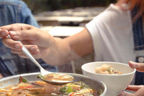 Một hành động nhỏ sau khi nấu canh có thể khiến cả nhà ngộ độc, bác sĩ đưa ra cảnh báo