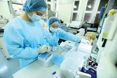 Xông đất các nhà khoa học nữ