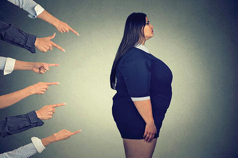 Tại sao chúng ta lại mù quáng chạy theo những điều không tưởng về ngoại hình?