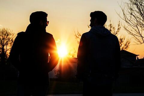 Tại sao hầu hết đàn ông không có đủ bạn thân?