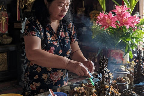 3 SAI LẦM khi bao sái bàn thờ khiến tài lộc "đội nón ra đi", đặc biệt điều thứ 2 khiến linh khí hoang lạnh