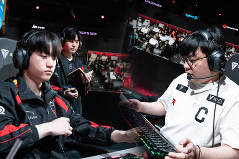 Keria lập chiến tích mới trong trận thắng của T1, fan ví như vô địch CKTG