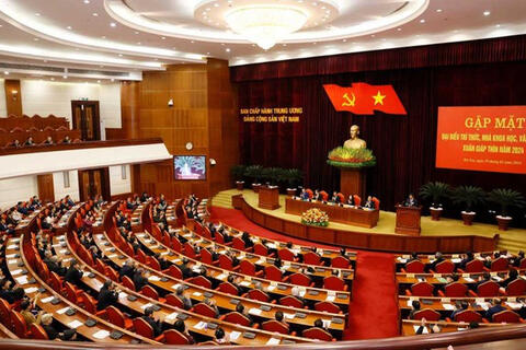 Xây dựng đội ngũ trí thức ngày càng lớn mạnh về số lượng và chất lượng