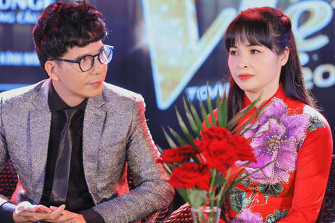 Ca sĩ ở nhà 100 tỷ Trang Nhung tái xuất làm giám khảo, gây bất ngờ với nhan sắc tuổi 50