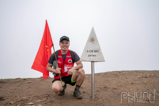 Vừa qua, báo Pháp luật Việt Nam đã tổ chức giải leo núi “Bước chân trên mây” chinh phục đỉnh Tà Chì Nhù giành cho giới báo chí. Trong đó có phóng viên của tạp chí Phụ nữ Mới là Hoàng Toàn lọt top 20 người leo lên đỉnh tà Chù Nhì nhanh nhất. Giải leo núi lần này quy tụ hơn 100 phóng viên, nhà báo khắp cả nước.