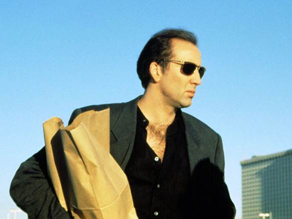 Để hi sinh cho sự nghiệp của mình, Nicolas Cage đã mạnh dạn đổi tên, bỏ đi họ Coppola vì sợ bị cáo buộc “con ông cháu cha” để nổi tiếng.