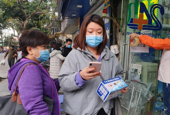 Giá khẩu trang đang tăng phi mã.