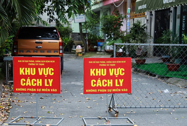 Cách ly khu vực có người nghi nhiễm COVID-19. Ảnh: CAND.