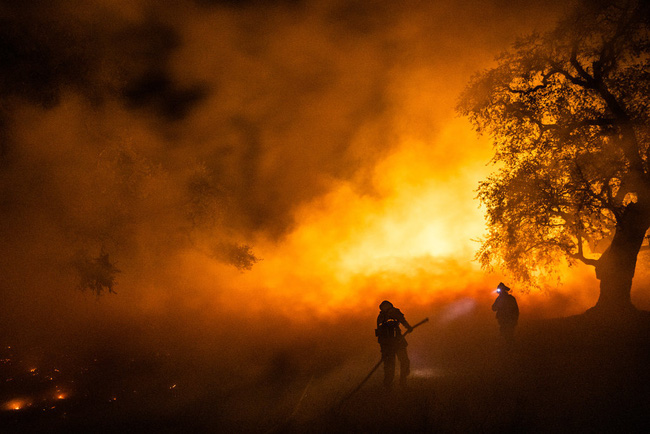 Ngày 27/10, 9 đám cháy rừng ở California, gồm 2 đám cháy lớn là Kincade Fire và Tick Fire khiến gần 200.000 người ở Bắc California buộc phải sơ tán.