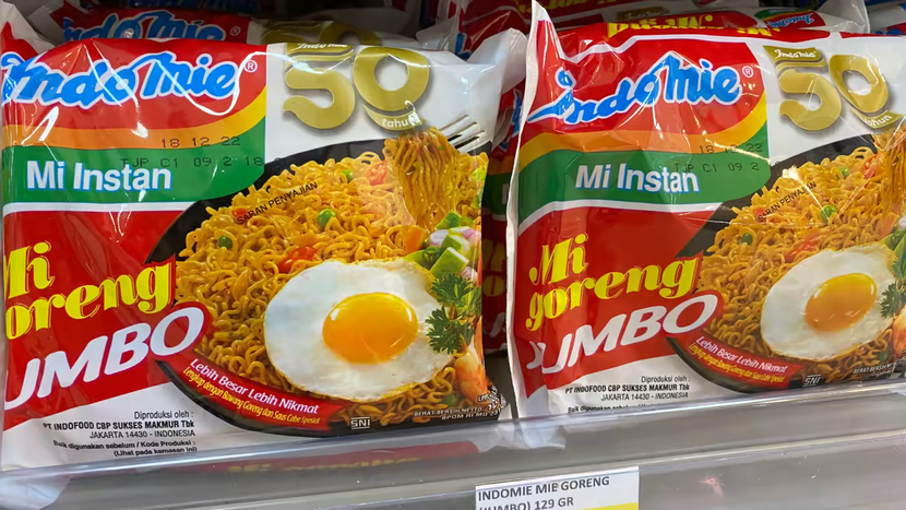 Vì sao người dân Indonesia đưa mì Indomie làm chuẩn lạm phát? - Ảnh 1.