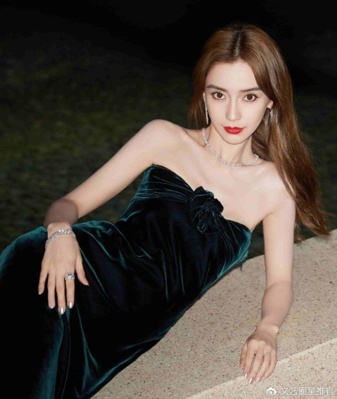 Angelababy đang đối mặt với sóng gió lớn nhất trong sự nghiệp